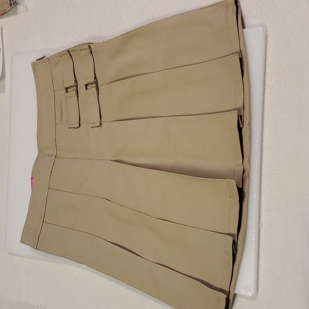 Khaki Skort!!! skirt/shorts. Adjustable Waist.  Side zipper